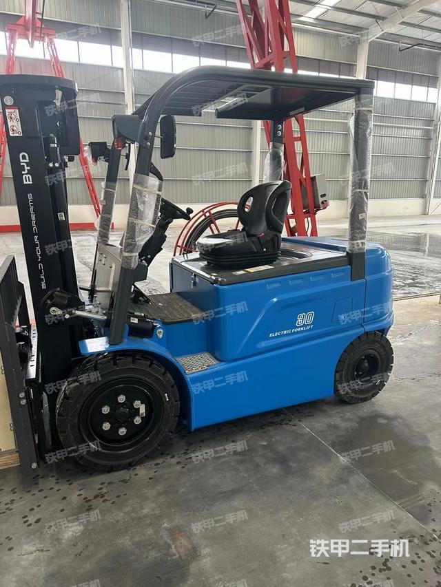 整机左侧（设备外观及核心部件）