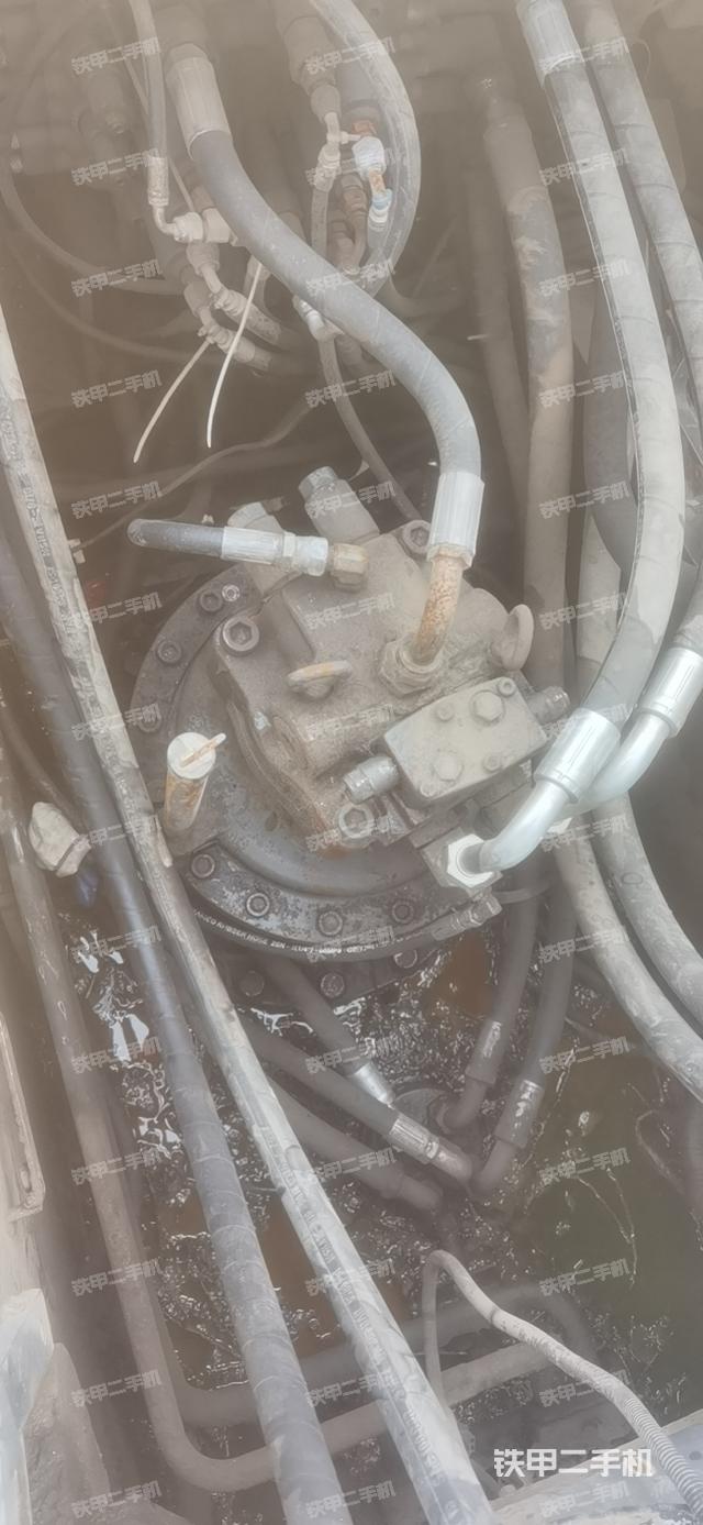 回转马达和主控阀（整机外观）