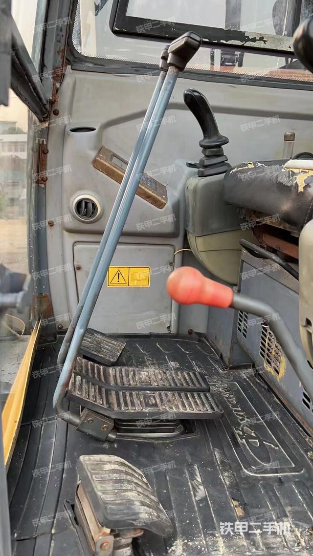 驾驶室整体（整机外观）