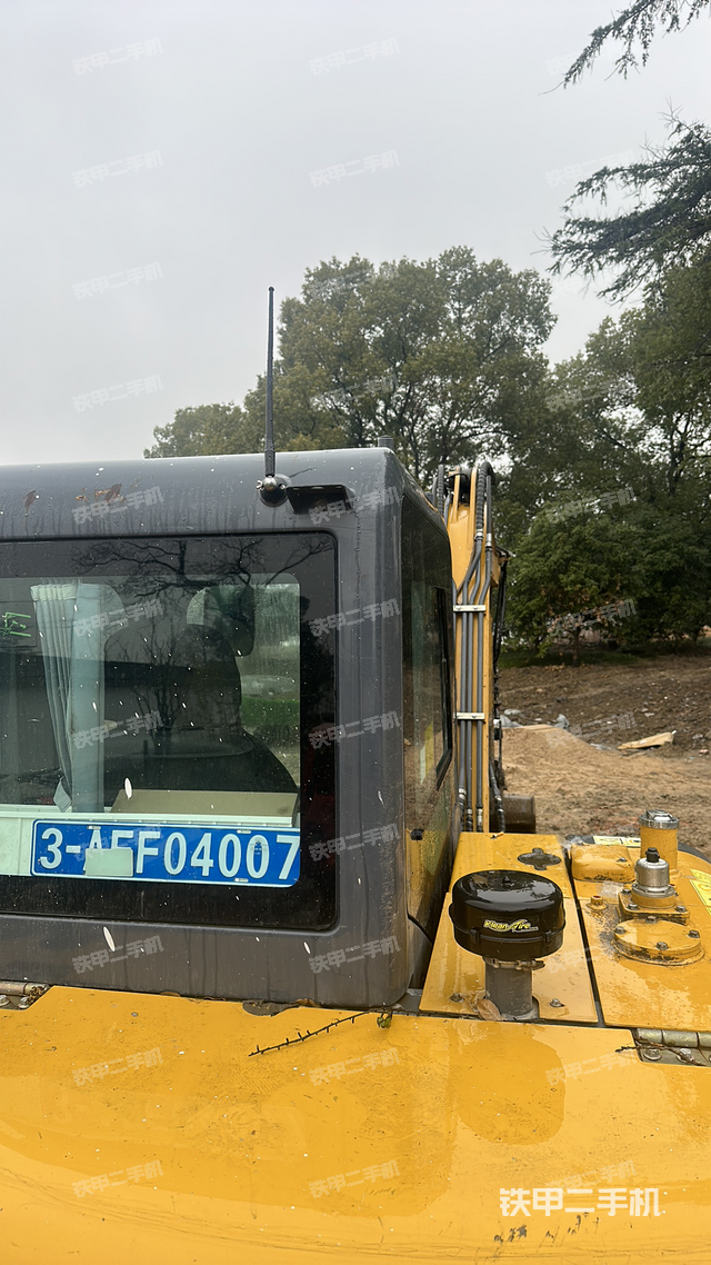 驾驶室顶部（整机外观）