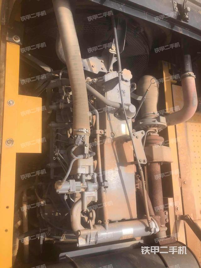 回转马达和主控阀（整机外观）