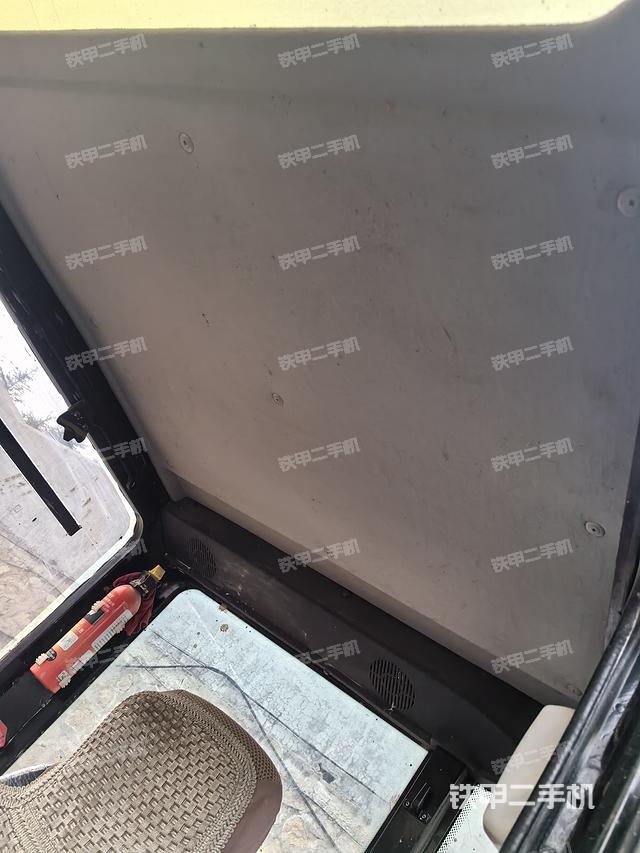 驾驶室顶部（整机外观）