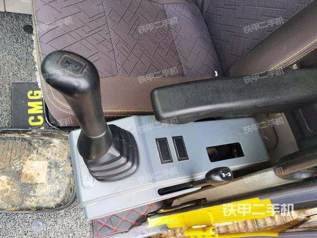 座椅左側(cè)控制臺/音響/含左手柄(駕駛室部分) 座椅左側(cè)控制臺/音響/含左手柄(駕駛室部分)