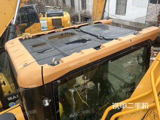 驾驶室顶部（整机外观）