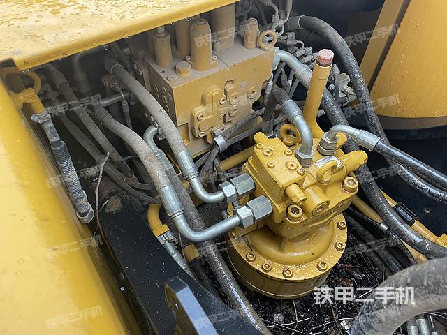 回转马达和主控阀（整机外观）