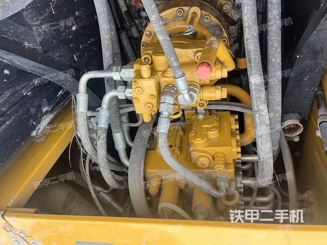 回转马达和主控阀（整机外观）