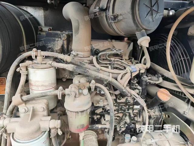 回转马达和主控阀（整机外观）