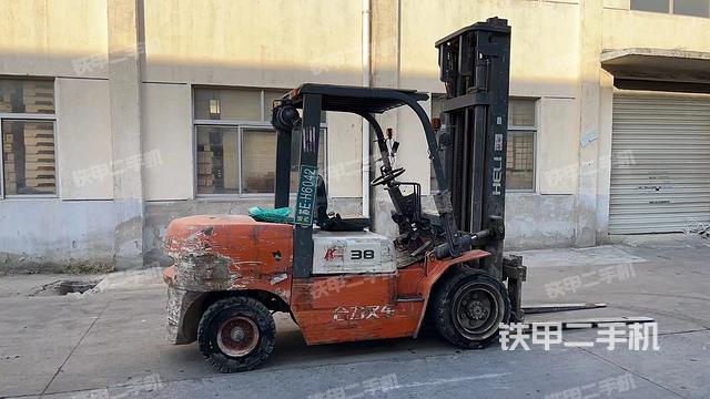 整机右后45°（设备外观及核心部件）