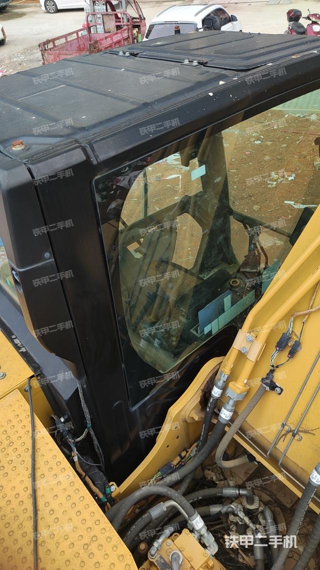 驾驶室顶部（整机外观）