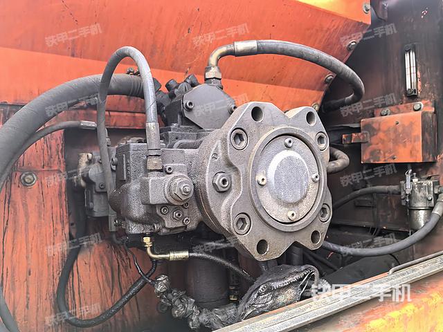 液压泵舱室正面整体（整机外观）