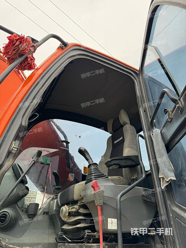 驾驶室整体（整机外观）