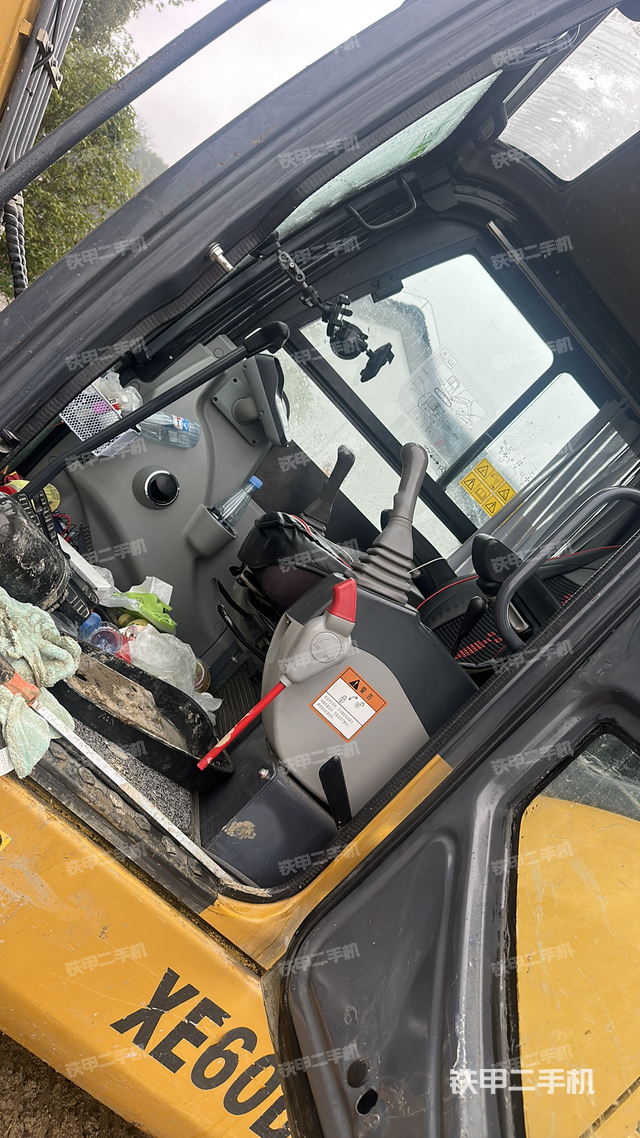 驾驶室整体（整机外观）