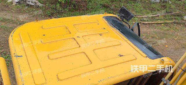 驾驶室顶部（整机外观）