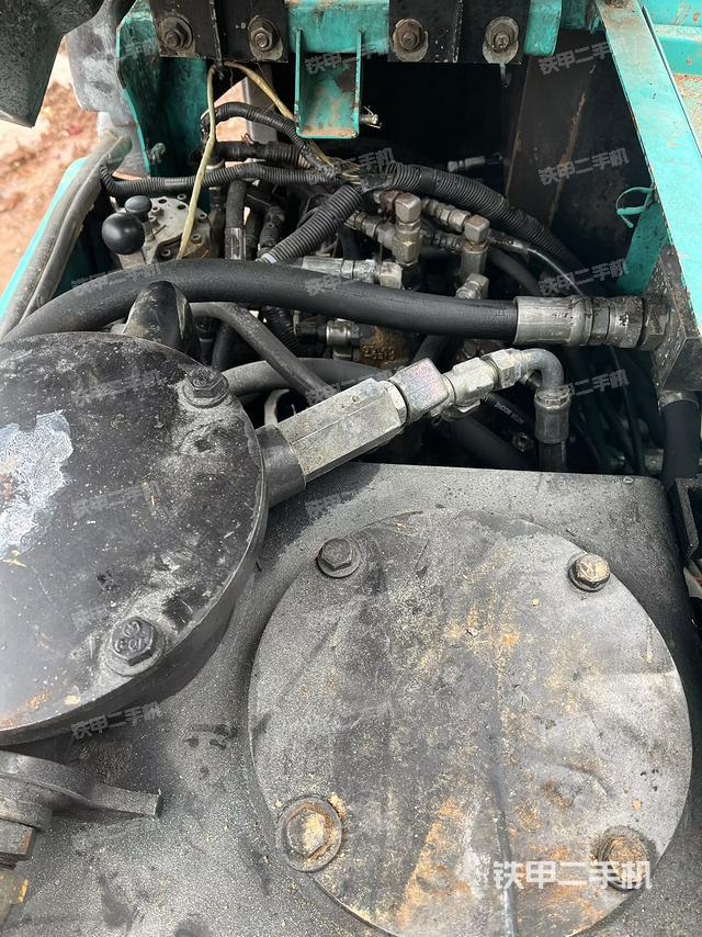 回转马达和主控阀（整机外观）