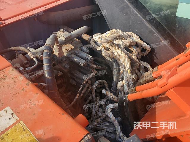 回转马达和主控阀（整机外观）