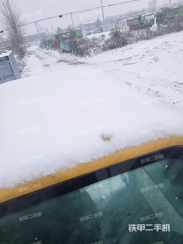 驾驶室顶部（整机外观）