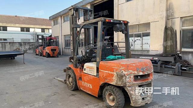 整机右侧（设备外观及核心部件）