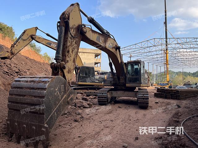 驾驶室顶部（整机外观）