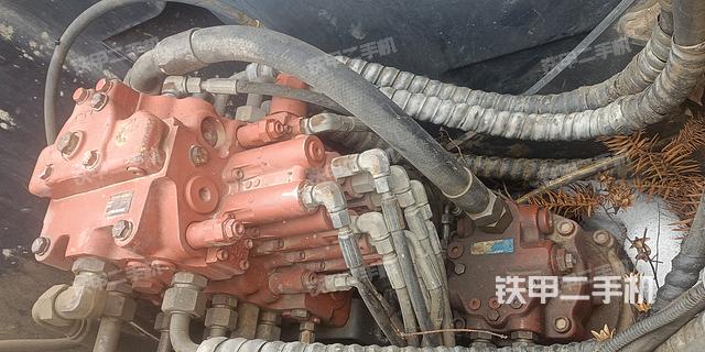 回转马达和主控阀（整机外观）