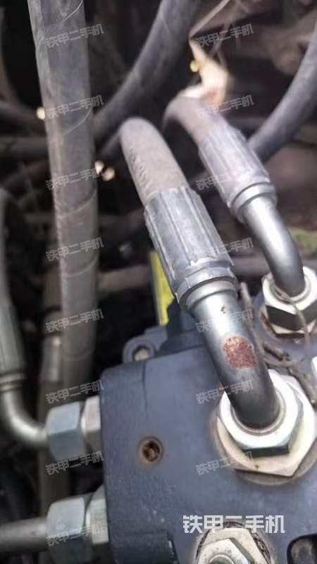 液压泵舱室正面整体（整机外观）