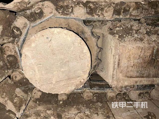 左驅(qū)動輪（行走機(jī)構(gòu)）