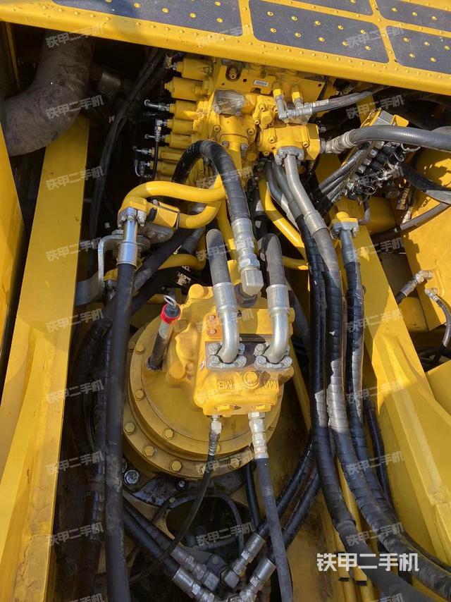 回转马达和主控阀（整机外观）