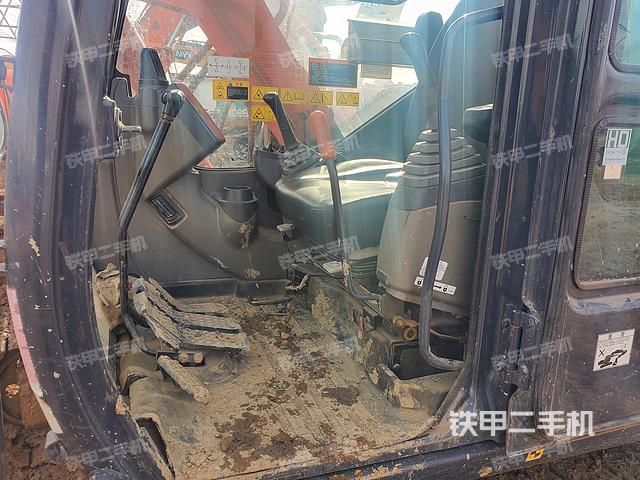 驾驶室整体（整机外观）