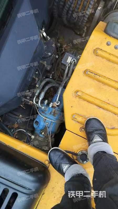 回转马达和主控阀（整机外观）