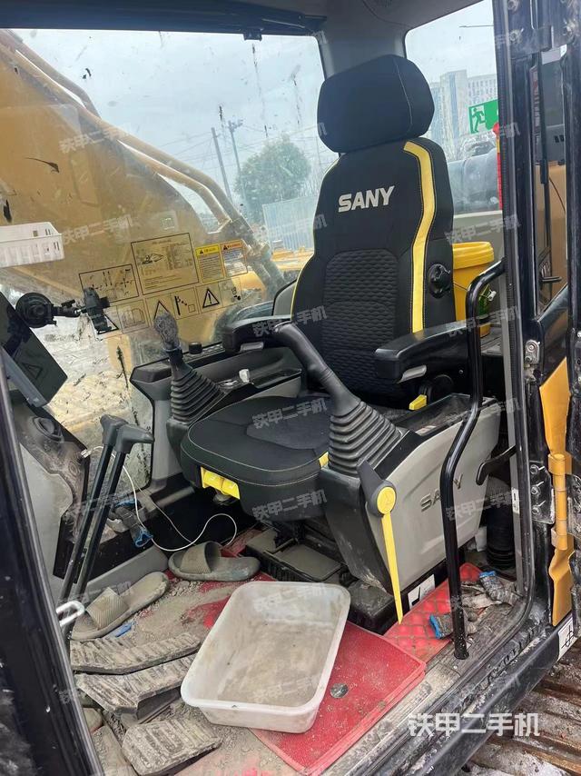 驾驶室整体（整机外观）