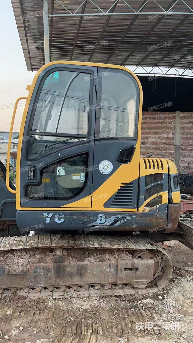 回转马达和主控阀（整机外观）