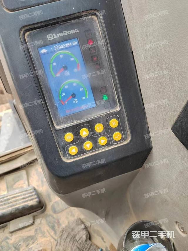 驾驶室整体（整机外观）