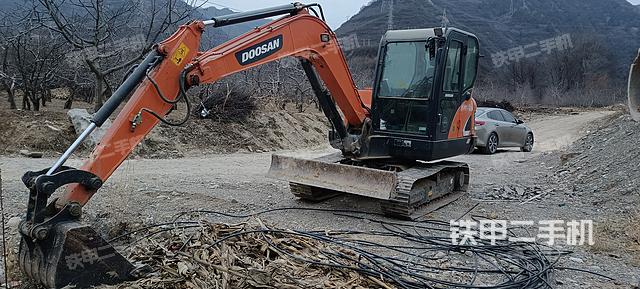 驾驶室顶部（整机外观）