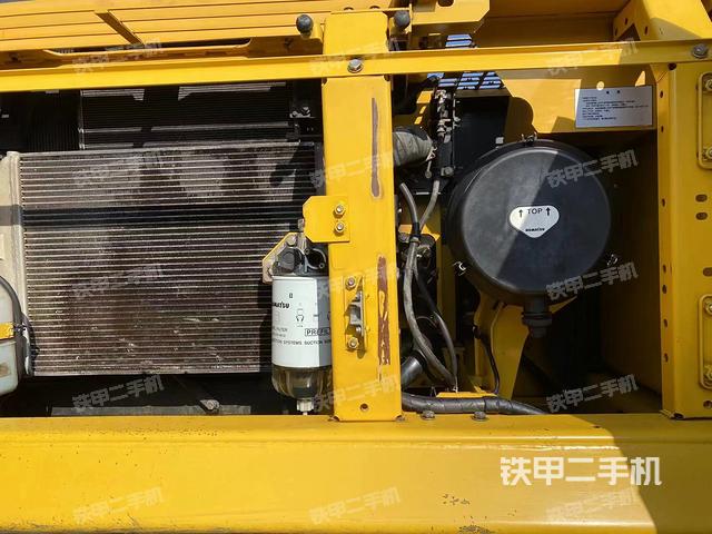 液压泵舱室正面整体（整机外观）