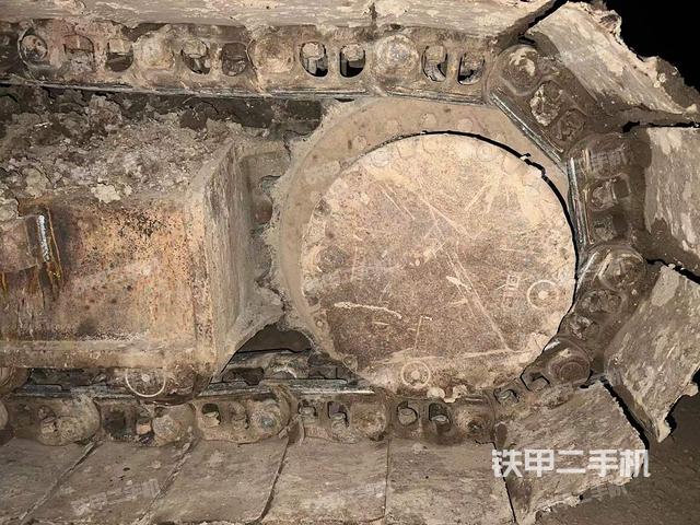 右驅(qū)動輪（行走機(jī)構(gòu)）