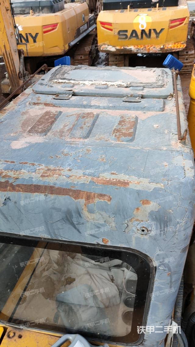 驾驶室顶部（整机外观）