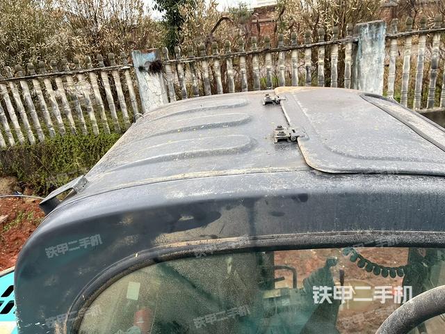 驾驶室顶部（整机外观）