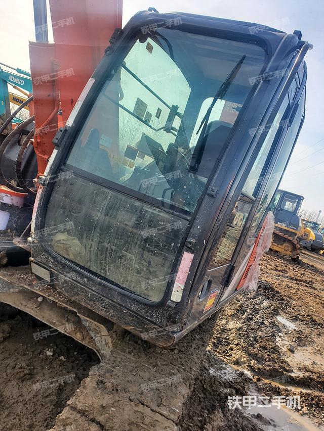 驾驶室顶部（整机外观）