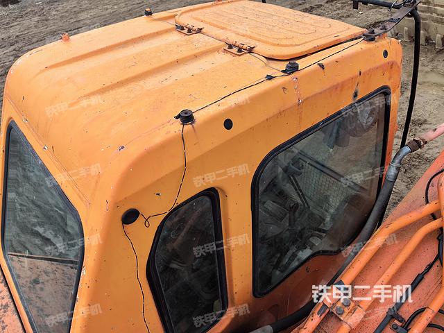 驾驶室顶部（整机外观）