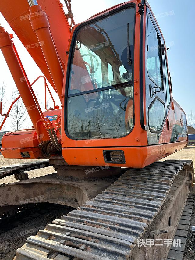 驾驶室整体（整机外观）