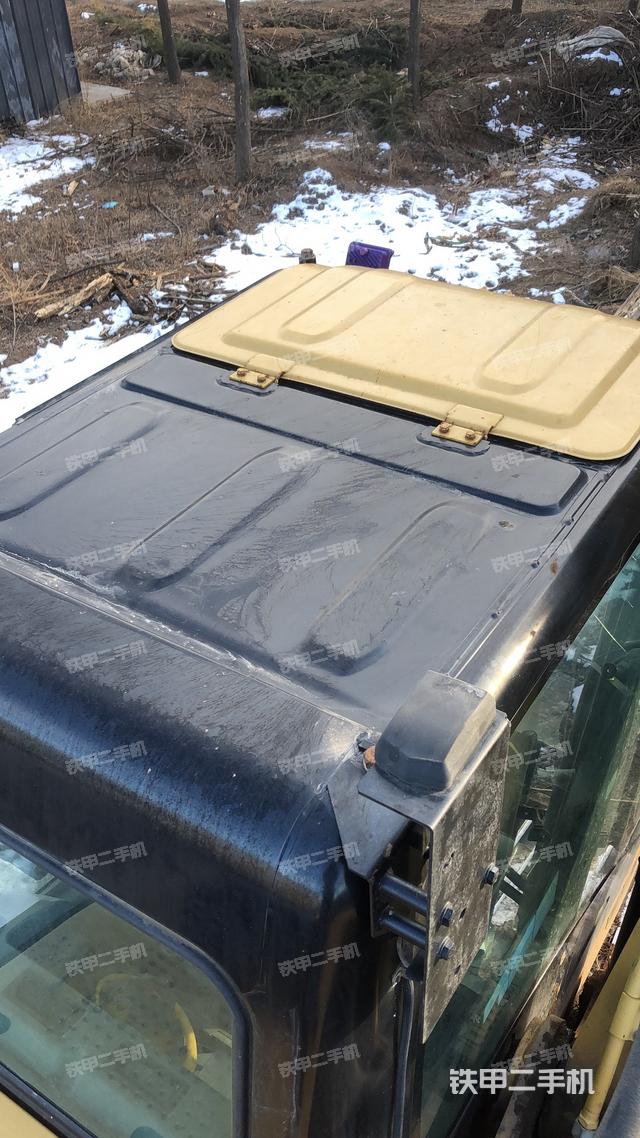 驾驶室顶部（整机外观）