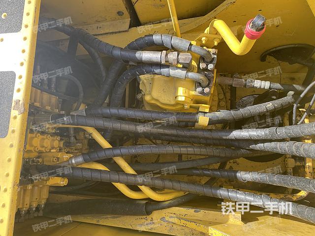 回转马达和主控阀（整机外观）