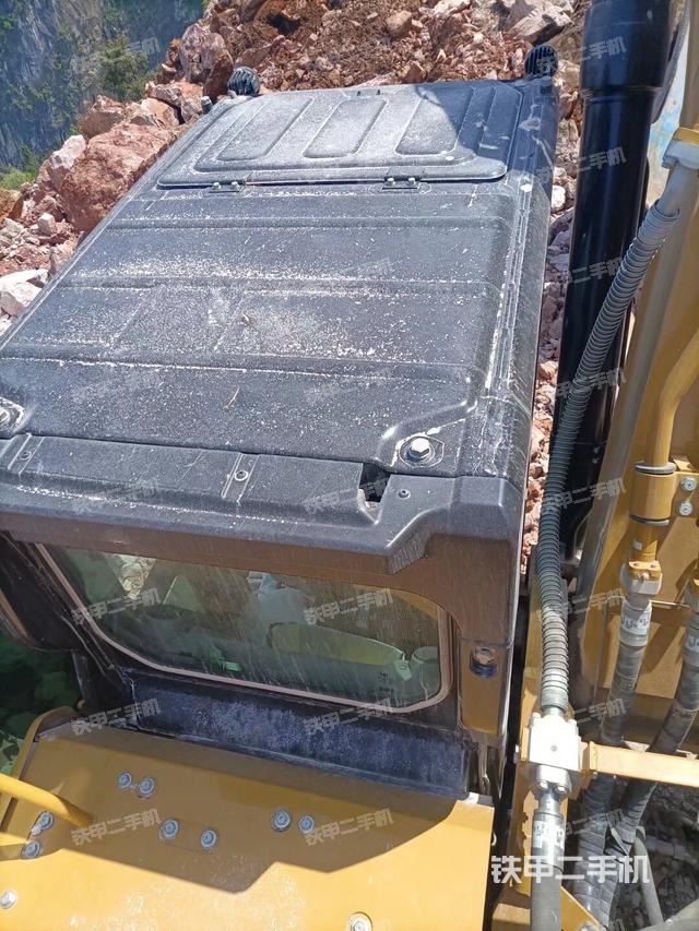 驾驶室顶部（整机外观）