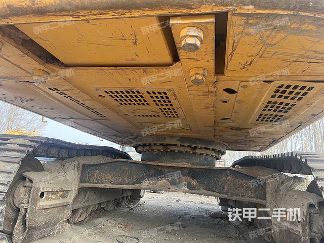 驾驶室顶部（整机外观）