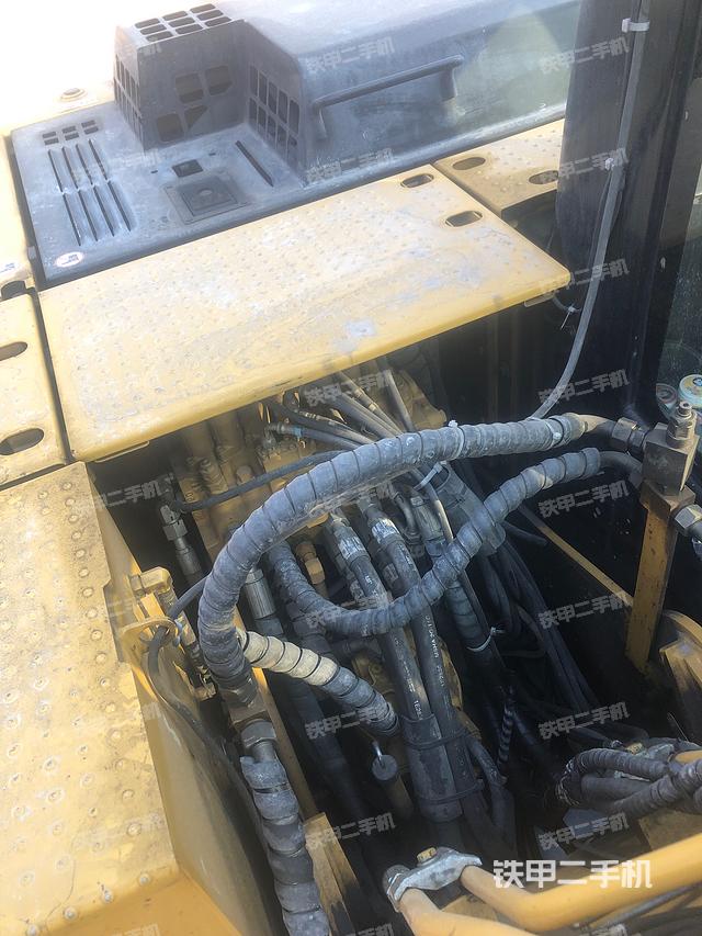 回转马达和主控阀（整机外观）