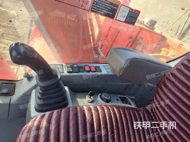 座椅左侧控制台/音响/含左手柄（驾驶室部分）