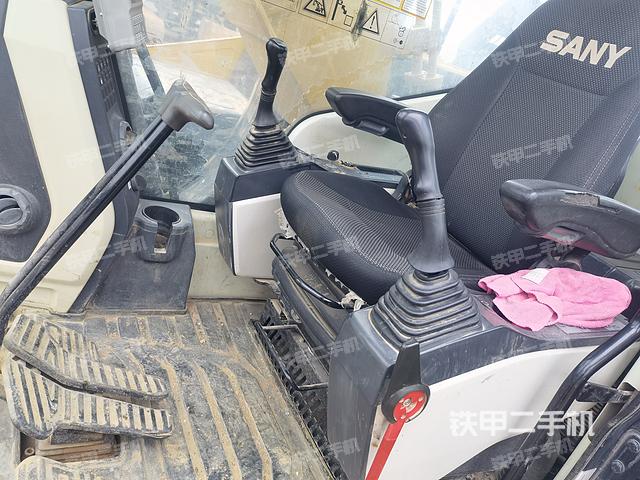 驾驶室整体（整机外观）