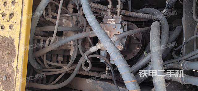 回转马达和主控阀（整机外观）