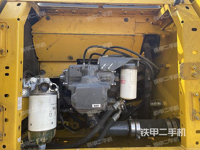 液压泵舱室正面整体（整机外观）