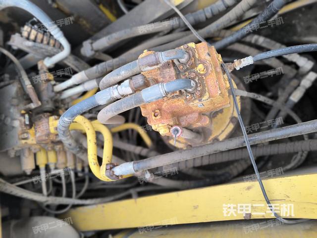 回转马达和主控阀（整机外观）