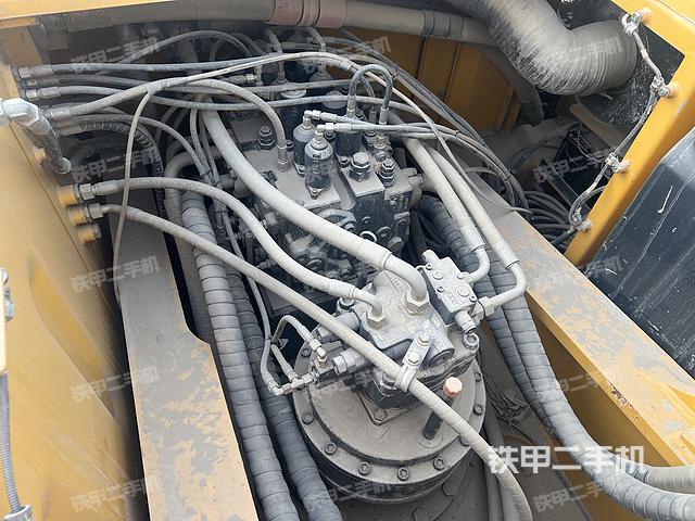 回转马达和主控阀（整机外观）